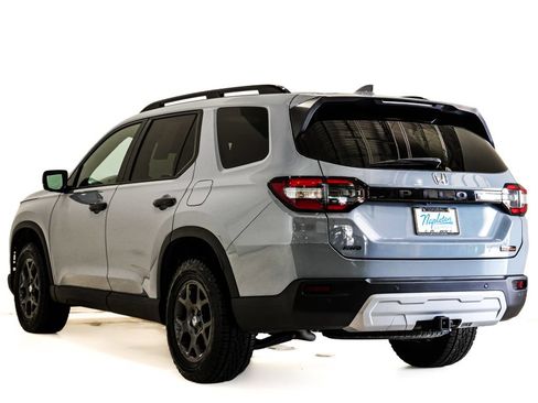 Used 2025 Honda Pilot TrailSport image 9