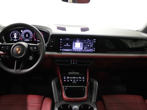 Certified 2025 Porsche Cayenne image 24