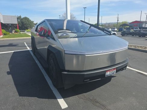 Used 2025 Tesla Cybertruck AWD Crew Cab image 3