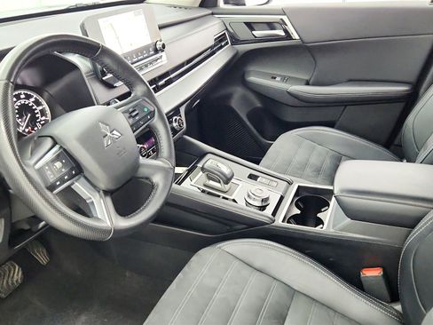 Used 2024 Mitsubishi Outlander FWD image 9