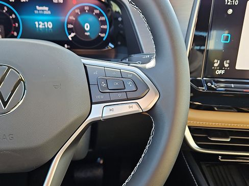 New 2026 Volkswagen Atlas Cross Sport SE image 17