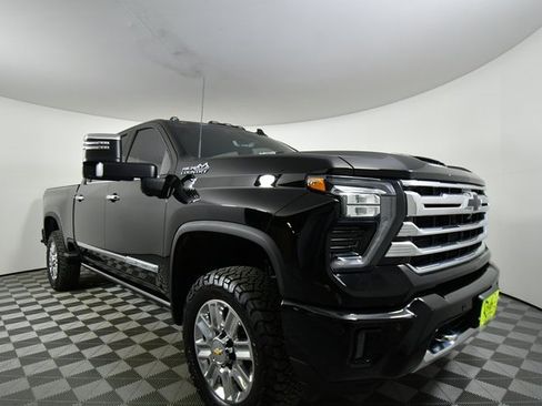 Used 2024 Chevrolet Silverado 2500 High Country w/ Technology Package image 8