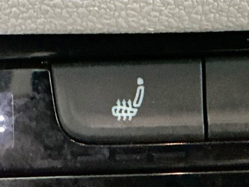 Used 2024 Volkswagen Jetta SE w/ Panoramic Sunroof Package image 18