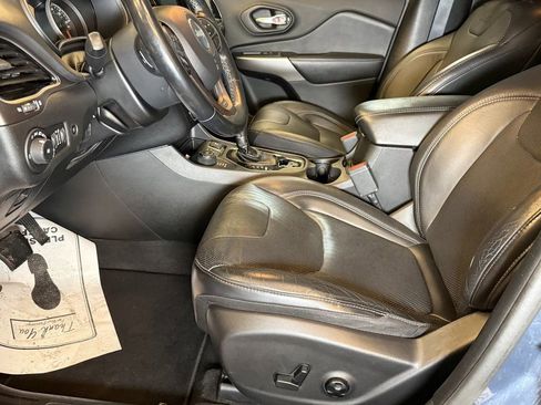 Used 2020 Jeep Cherokee Limited image 21