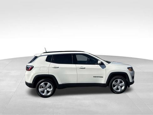 Certified 2021 Jeep Compass Latitude w/ Sun and Sound Group AWD/4WD image 3
