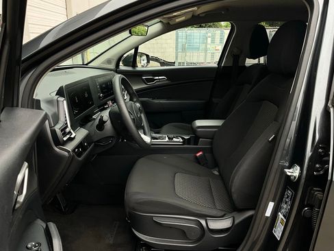Used 2025 Kia Sportage LX image 10