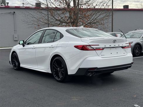 Used 2025 Toyota Camry SE image 23