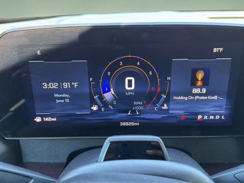 Used 2024 Chevrolet Traverse RS FWD image 13