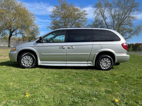 Used 2005 Chrysler Town & Country LX w/ Popular Equipment Group II FWD image 17