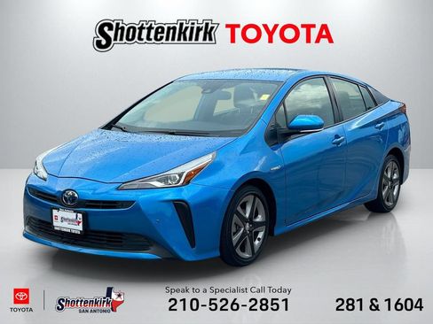 Used 2021 Toyota Prius XLE FWD image 1