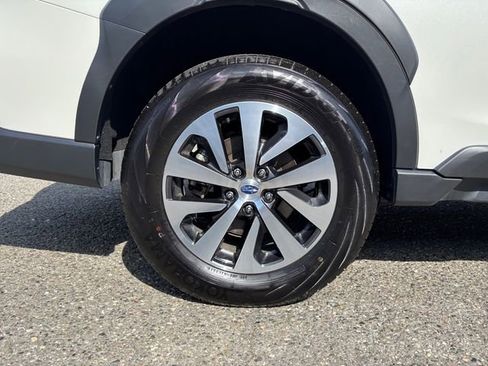 Used 2024 Subaru Outback Premium AWD/4WD image 28