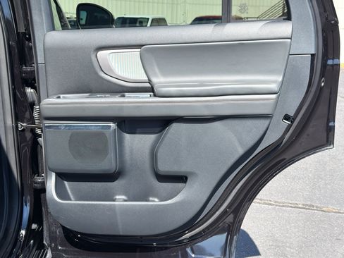 Used 2025 Ford Expedition Active AWD/4WD image 29