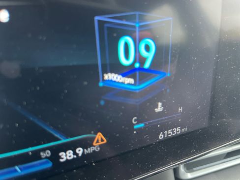 Used 2021 Hyundai Elantra Limited image 12