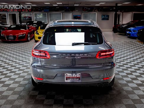 Used 2018 Porsche Macan Turbo image 25