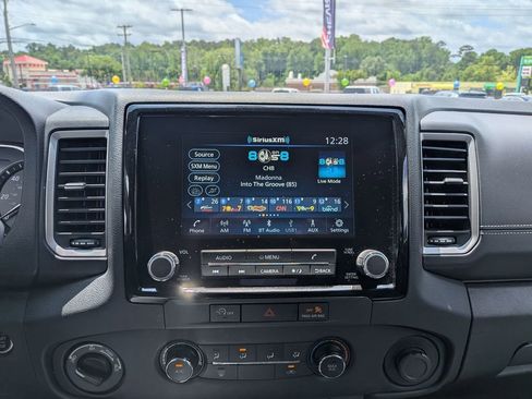Used 2024 Nissan Frontier SV AWD/4WD image 24