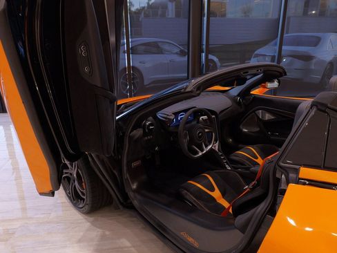 Used 2024 McLaren 750S Spider image 29