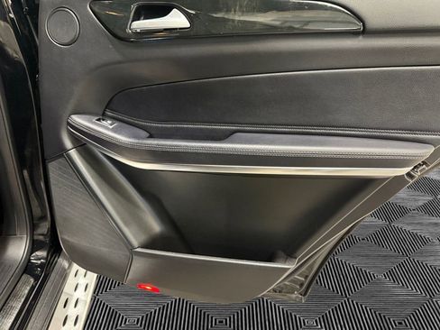 Used 2018 Mercedes-Benz GLS 550 4MATIC image 17