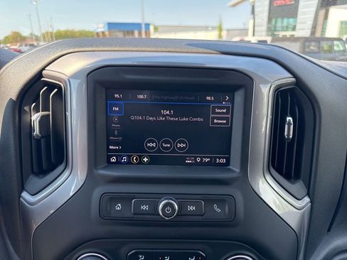 Used 2023 Chevrolet Silverado 1500 Custom image 17