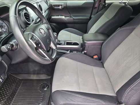 Used 2023 Toyota Tacoma TRD Off-Road w/ Black Out Package (TMS) AWD/4WD image 8