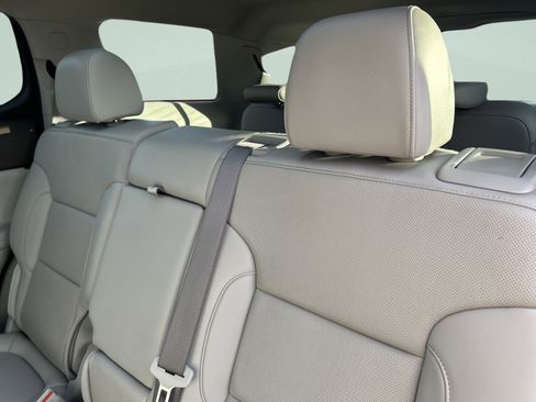 Used 2023 GMC Acadia SLT image 29