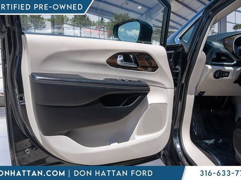 Used 2023 Chrysler Pacifica Limited FWD image 13