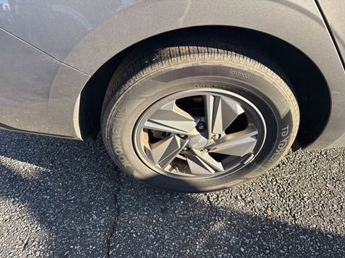 Used 2024 Hyundai Elantra SE image 12