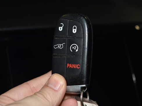 Used 2019 Jeep Grand Cherokee Altitude AWD/4WD image 14