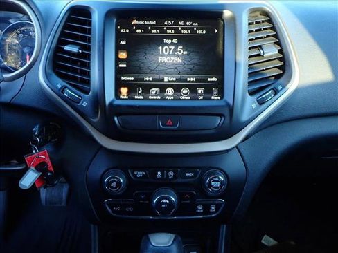 Used 2016 Jeep Cherokee Latitude w/ Cold Weather Group image 14