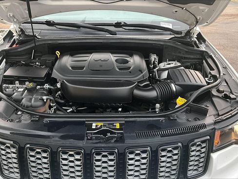 Used 2022 Jeep Grand Cherokee Laredo X RWD image 30