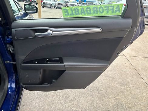 Used 2015 Ford Fusion SE FWD image 15