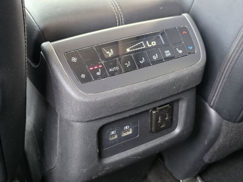 Used 2024 Nissan Pathfinder Platinum image 29