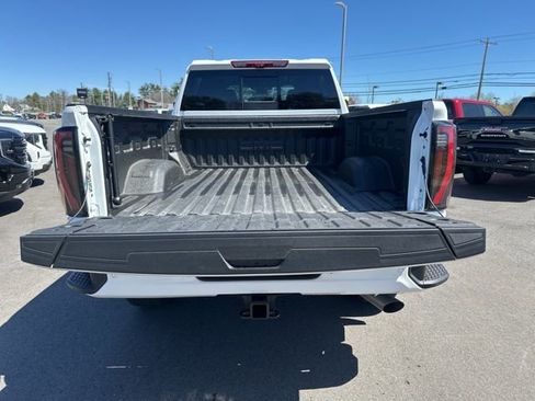 Used 2025 GMC Sierra 2500 AT4 w/ AT4 Premium Plus Package AWD/4WD image 14