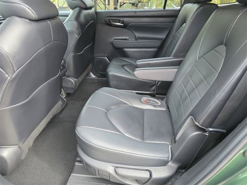 Certified 2023 Toyota Highlander Limited image 24