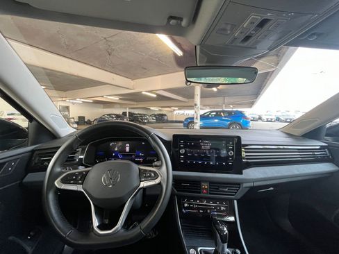 Used 2025 Volkswagen Jetta SE image 33