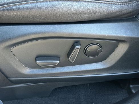 Used 2022 Ford Explorer Limited image 22