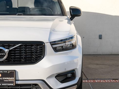 Used 2021 Volvo XC40 T4 R-Design image 52
