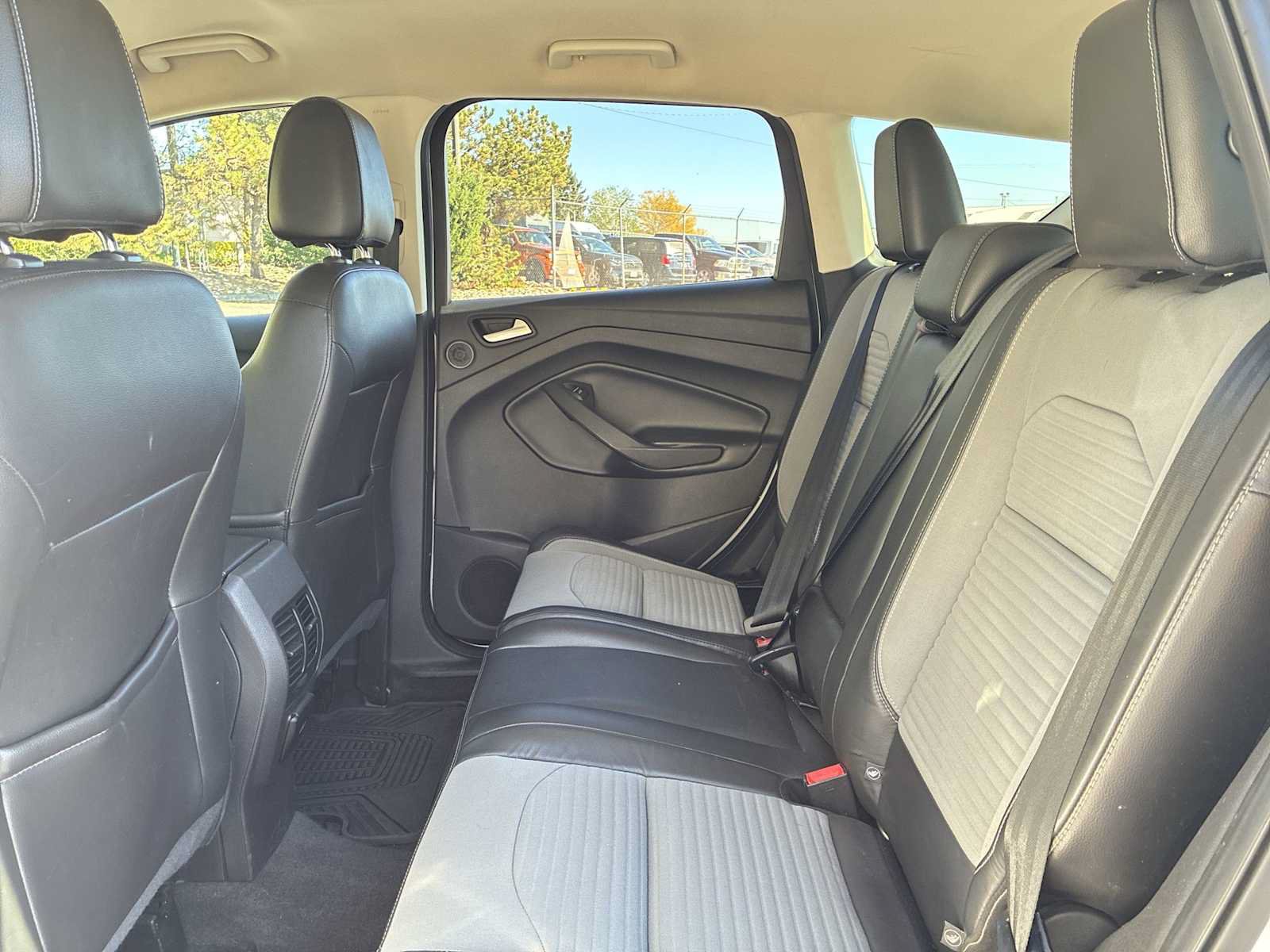 Used 2017 Ford Escape SE w/ Equipment Group 201A AWD/4WD image 24