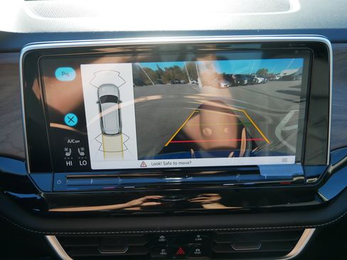 New 2026 Volkswagen Atlas SE image 13