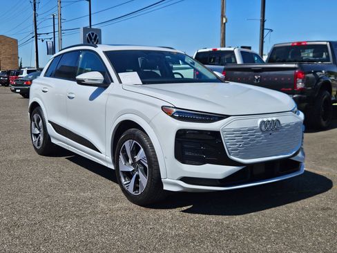 Used 2025 Audi Q6 e-tron Premium Plus w/ Premium Plus AWD/4WD image 7