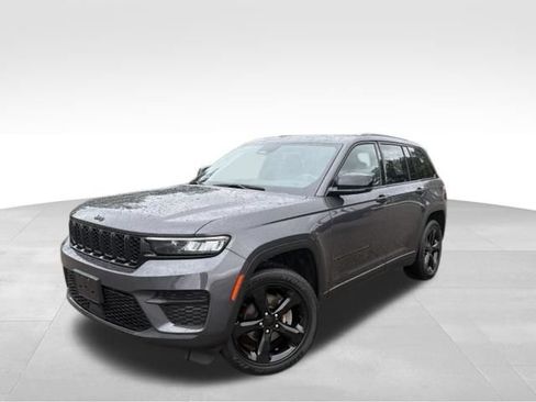 Used 2023 Jeep Grand Cherokee Altitude AWD/4WD image 1