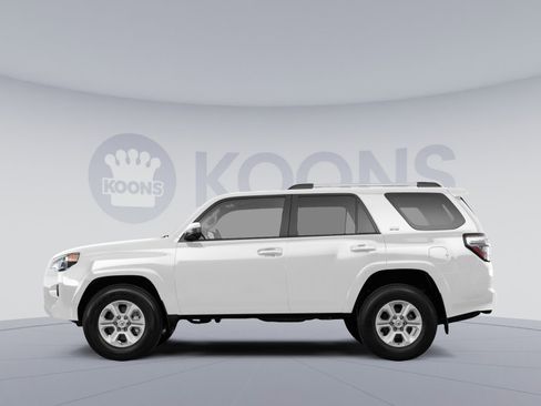 Used 2020 Toyota 4Runner SR5 image 2
