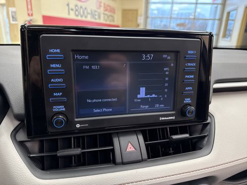 Used 2022 Toyota RAV4 XLE w/ Convenience Package image 40