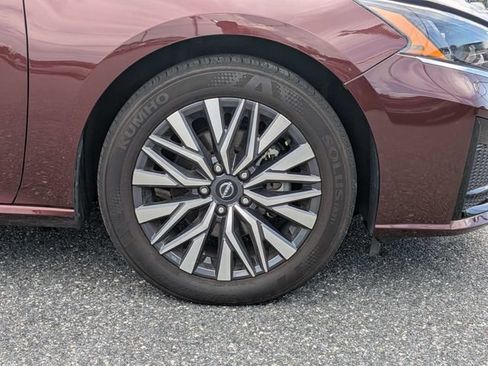 Used 2025 Nissan Altima 2.5 SV FWD image 11