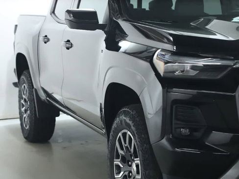 Used 2023 Chevrolet Colorado Z71 w/ Z71 Convenience Package 2 AWD/4WD image 9