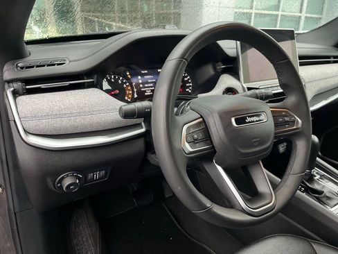 Used 2024 Jeep Compass Latitude AWD/4WD image 15