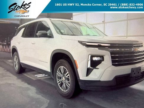 Used 2024 Chevrolet Traverse LT AWD/4WD image 1