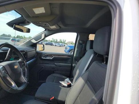 Used 2024 Chevrolet Silverado 1500 LT w/ Z71 Off-Road Package AWD/4WD image 12