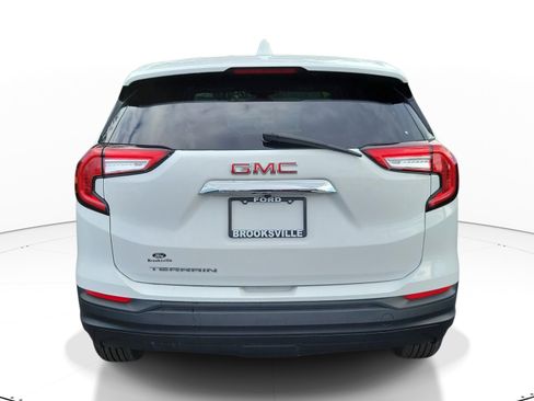 Used 2024 GMC Terrain SLE FWD image 5