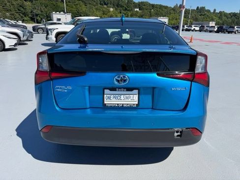 Used 2020 Toyota Prius LE AWD/4WD image 4