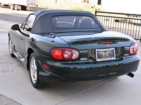 Used 2002 MAZDA MX-5 Miata RWD image 6